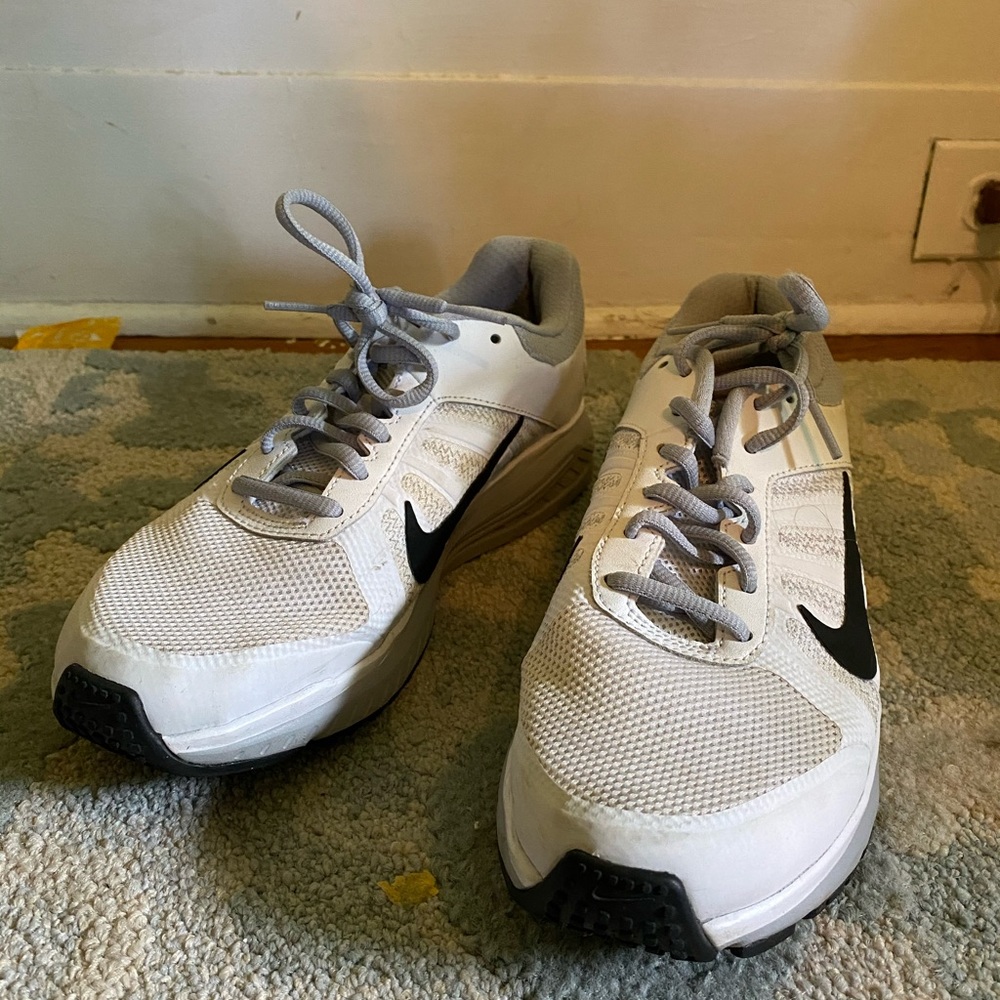 Nike Quest sneakers